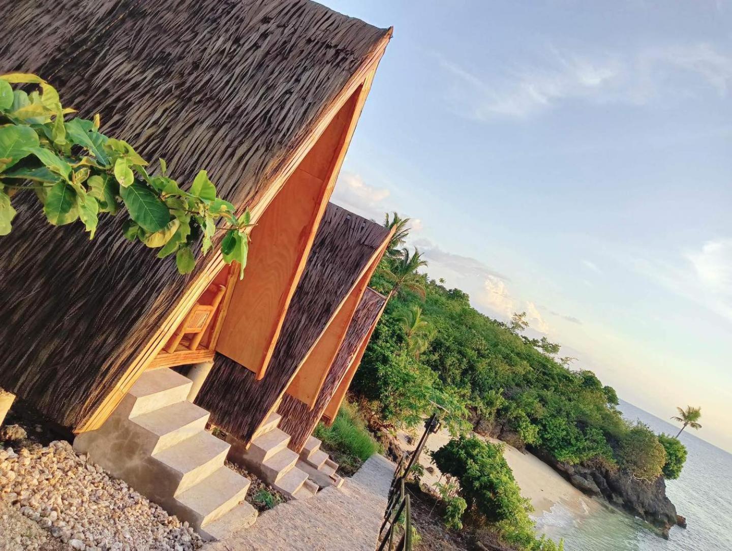 Durhan White Beach Resort Powered By Cocotel Tabuelan Екстериор снимка